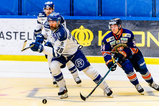 Leksands Tommi Paakkolanvaara jagas av Växjös Olli Palola