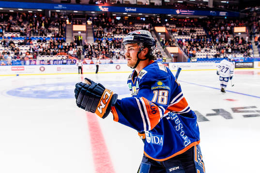 Växjös Dennis Everberg jublar