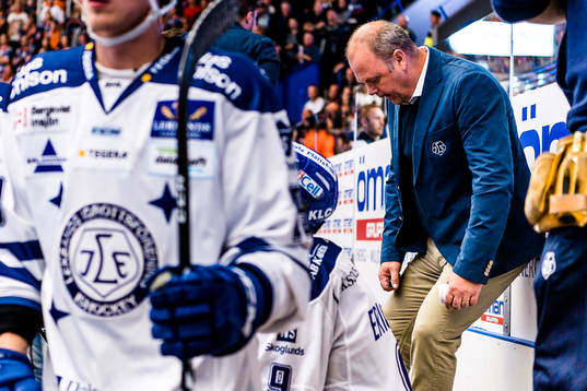 Leksands tränare Per-Erik Johnsson deppar