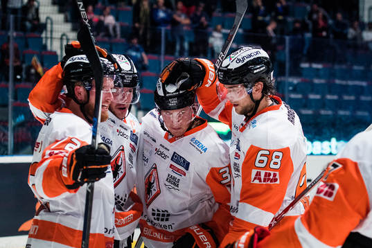 Karlskronas spelare jublar