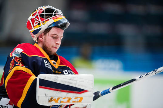 Djurgårdens målvakt Adam Reideborn  deppar
