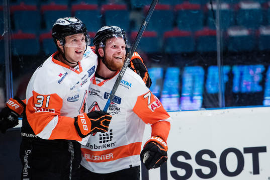Karlskronas Marcus Paulsson och Joachim Rohdin jublar