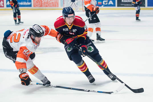 Karlskronas Niklas Arell och Djurgårdens Lukas Vejdemo