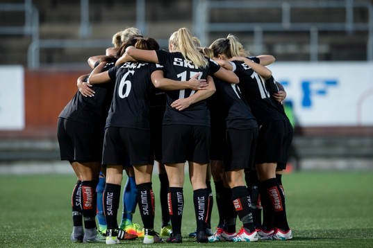Göteborg samlade innan fotbollsmatchen i Damallsvenskan