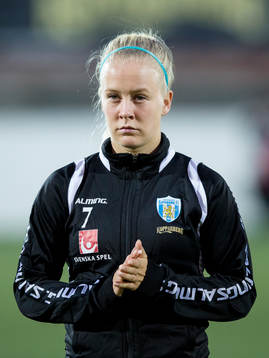Göteborgs Adelina Engman innan fotbollsmatchen i