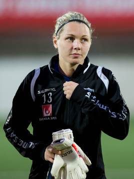 Göteborgs målvakt Jennifer Falk innan fotbollsmatchen i