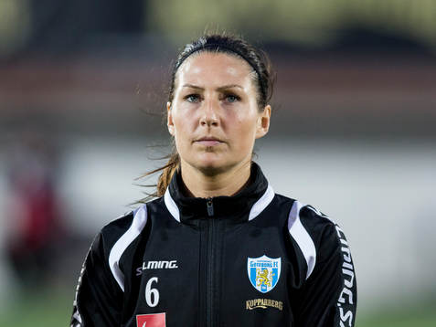 Göteborgs Anna Ahlstrand innan fotbollsmatchen i