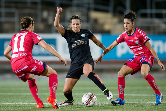 Linköpings Renée Slegers och Claudia Neto mot Göteborgs