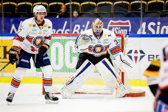 Växjös målvakt Joacim Eriksson och Oliver Bohm