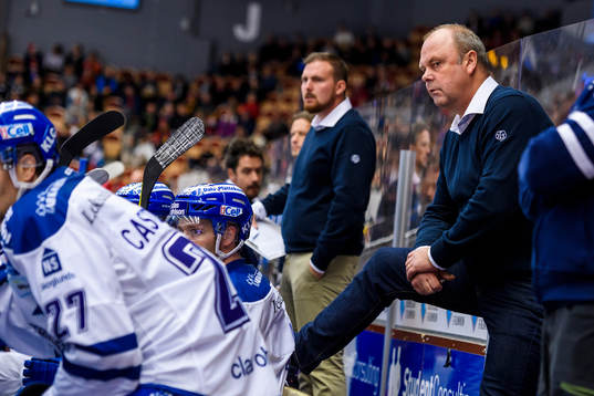 Leksands huvudtränare Per-Erik Johnsson deppar