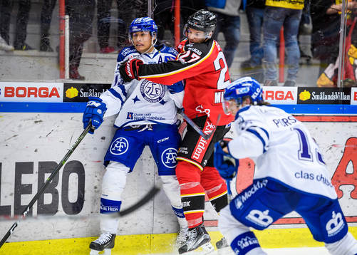 Luleås Brendan Mikkelson stoppar Leksands Jon Knuts