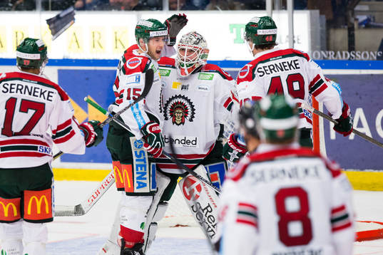 Frölundas Matt Donovan och Frölundas målvakt Johan