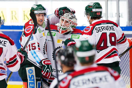Frölundas Matt Donovan och Frölundas målvakt Johan