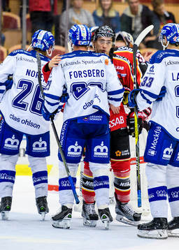 Luleås Johan Forsberg kramar om Leksands Tobias Forsberg