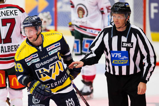 s Chris Abbott missnöjd med utvisning