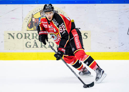 Luleås Karl Fabricius med pucken