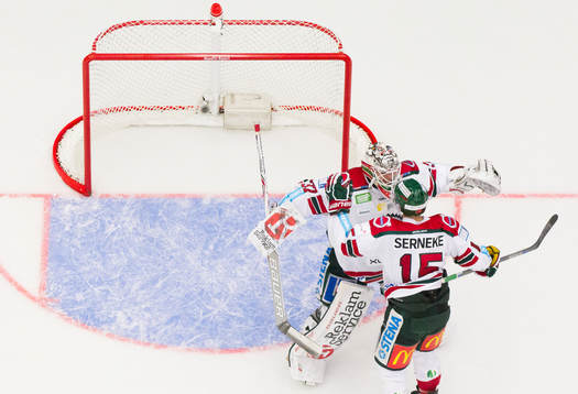 Frölundas målvakt Johan Gustafsson och Frölundas Matt