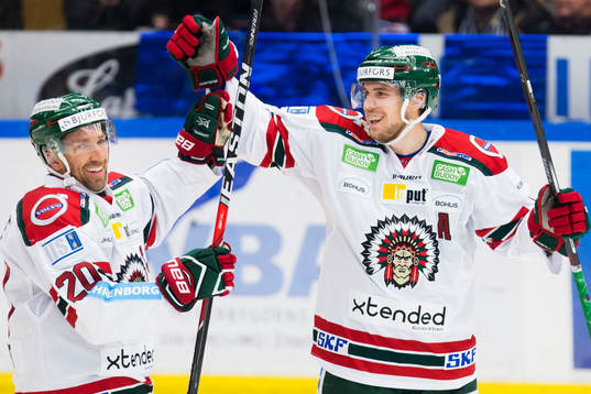 Frölundas Joel Lundqvist och Henrik Tömmernes jublar
