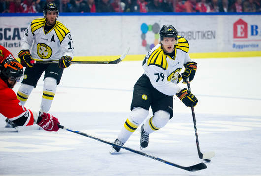 Örebros Alexander Hellström  och Brynäs Ryan Gunderson
