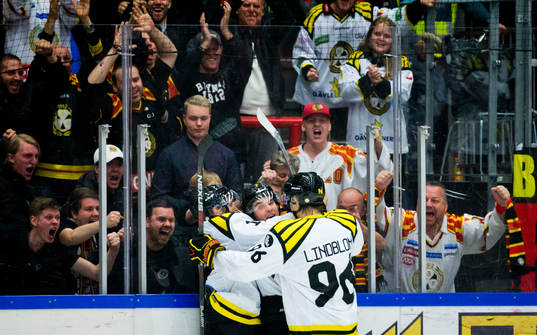 Brynäs Ponthus Westerholm gör 3-5 och jublar