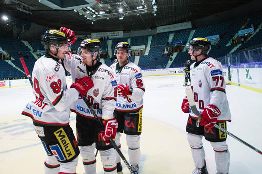 Modos Patrik Karlkvist och Kristian Jakobsson jublar