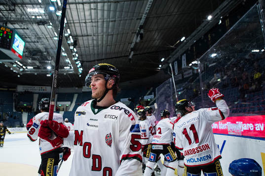 Modos Tim Wahlgren jublar