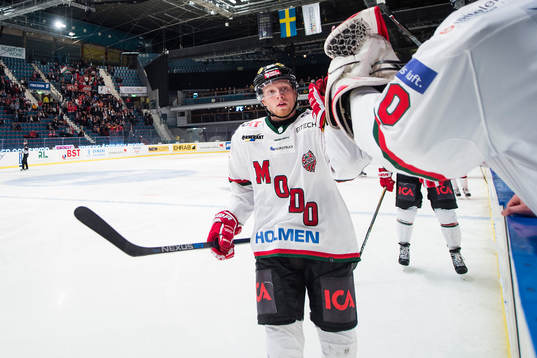 Modos Kristian Jakobsson jublar