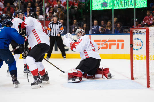Kanadas målvakt Carey Price släpper in 1-0 från Europas