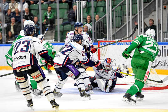 Rögles Sebastian Wännström gör 1-1 bakom Linköpings
