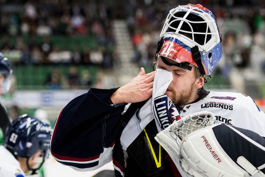 Linköpings målvakt Marcus Högberg deppar