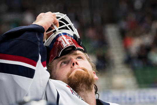 Linköpings målvakt Marcus Högberg deppar
