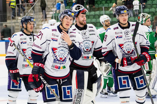 Linköpings Emil Sylvegård, målvakt Marcus Högberg och