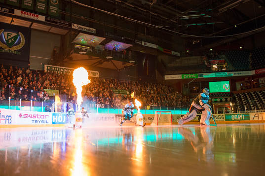 Färjestad åker in på isen innan ishockeymatchen i SHL