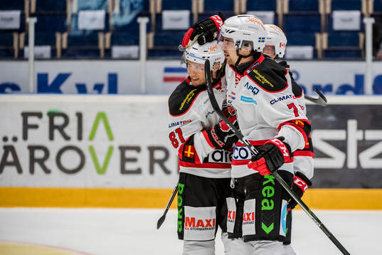 Malmö Redhawks Ilari Filppula och Nils Andersson jublar