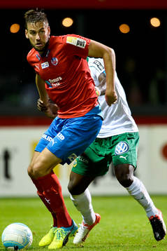 Helsingborgs Mikael Dahlberg och Hammarbys Joseph Aidoo