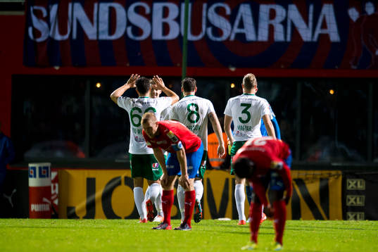 Hammarbys spelare jublar och Helsingborgs deppar i
