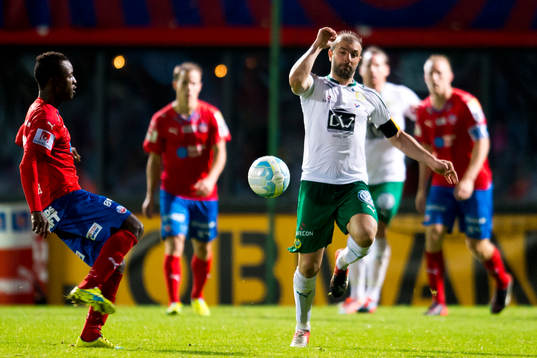 Helsingborgs Monday Samuel och Hammarbys Kennedy Bakircioglu