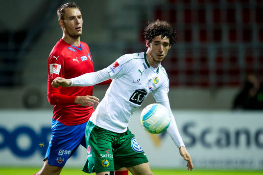 Helsingborgs Frederik Helstrup Jensen jagar Hammarbys