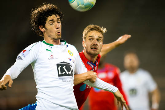 Helsingborgs Johan Mårtensson och Hammarbys Romulo Cabral