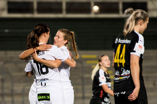 Rosengårds Emma Berglund och Lotta Schelin jublar