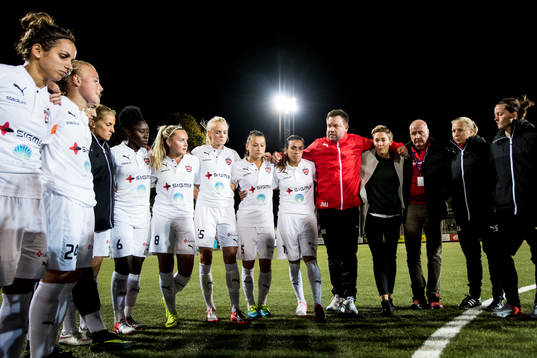 Rosengårds tränare Jack Majgaard Jensen (m) håller en