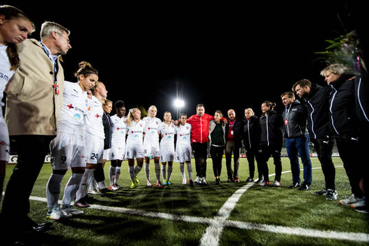 Rosengårds tränare Jack Majgaard Jensen (m) håller en