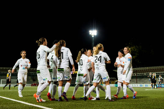 Rosengårds spelare jublar
