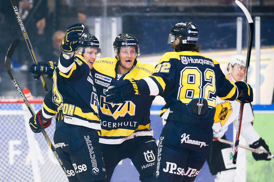 s Erik Andersson , Oscar Sundh och Kevin Stenlund jublar