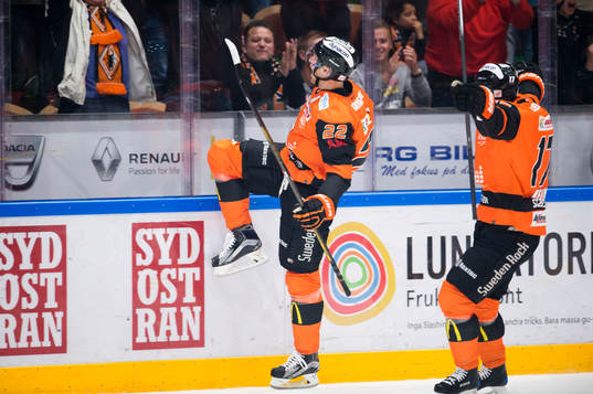 Karlskronas Alexander Bergström jublar
