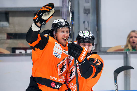 Karlskronas Alexander Bergström jublar