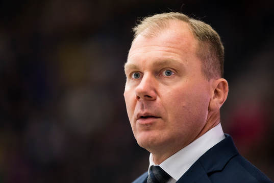 s tränare Johan Lindbom