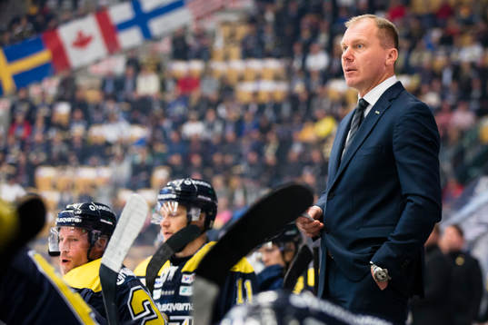s tränare Johan Lindbom