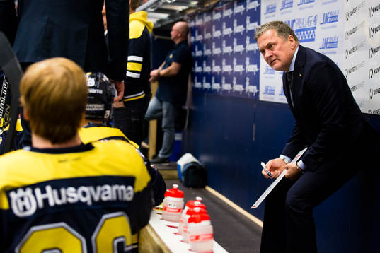 s assisterande tränare Stephan Lundh coachar