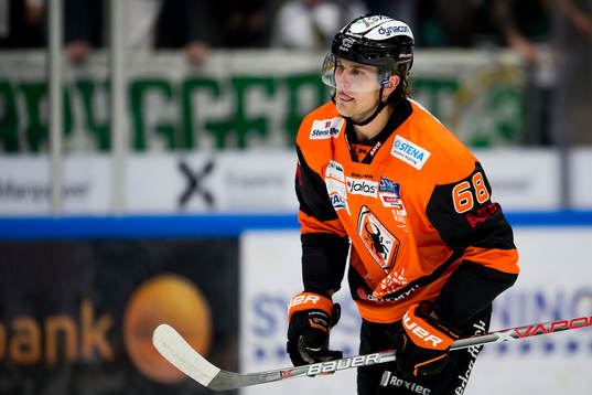 Karlskronas Daniel Gunnarsson jublar
